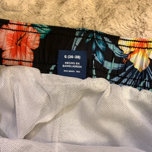 Gently worn Mens Swim Trunks Large (36-38) - Picture 4 of 4